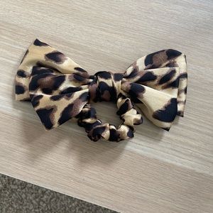 Large oversized leopard print bow hair tie scrunchie preowned